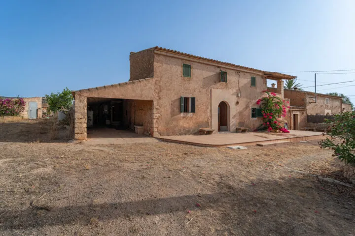 Country house for rent in s’Alqueria Blanca with garden and fireplace — photo 1