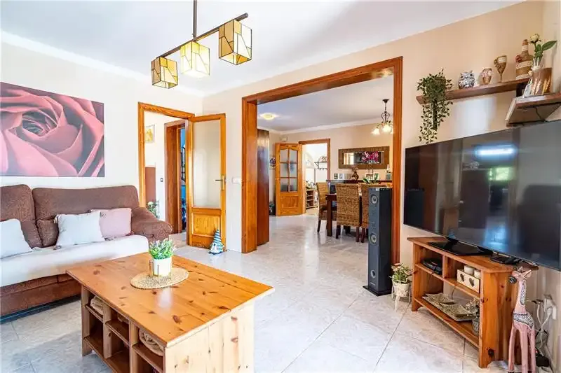 Rustic finca with pool on plot of approx. 8,700 m2, approx. 311 m2, living room with fireplace, dining room, furnished kitchen with office, laundry room — photo 5