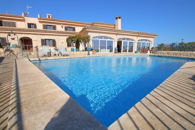 Luxury villa for sale in Manacor — photo 1