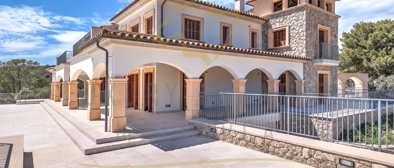 Large finca-style property in Camp de Mar on Mallorca with panoramic and sea views — photo 11