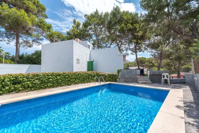 Investment villa with holiday license for sale in Cala San Vicente, North Mallorca — photo 1