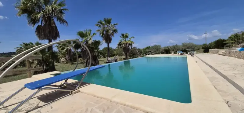 Very interesting investment! 2 for the price of 1. Main house with 4 bedrooms and 2 pools (1 indoor), plot of 21000 m — photo 2