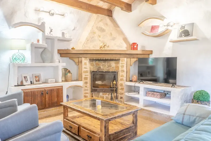 This charming finca embodies the original feeling of Mallorca: tranquility, nature, privacy and plenty of space to live — photo 8