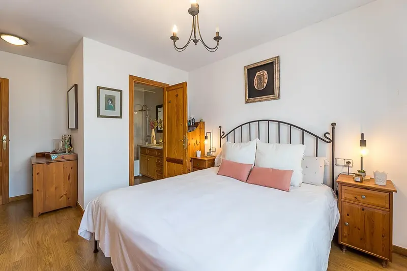 We present this magnificent townhouse located in the quiet and sought-after neighborhood of Secar de la Real, an ideal location for those who — photo 12