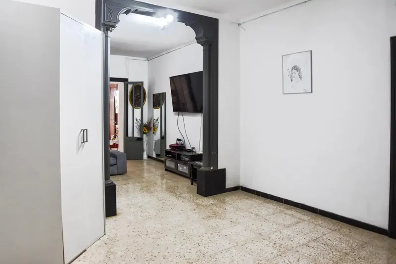 Discover this magnificent house with authentic Mallorcan character, located in the heart of the old town of Manacor, surrounded by shops, services and — photo 4
