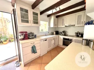 Mallorcan authenticity: house with private patio and period wooden beams — photo 7