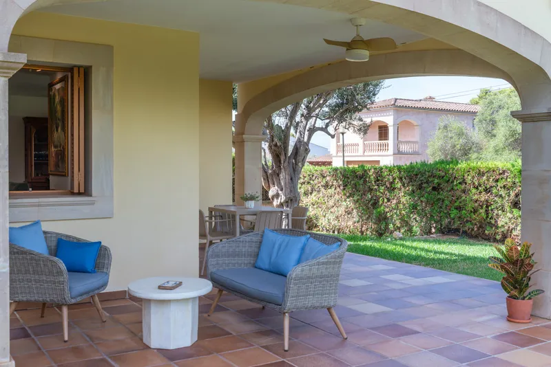 Well-maintained villa for sale within walking distance of the ocean in Sa Rapita — photo 2