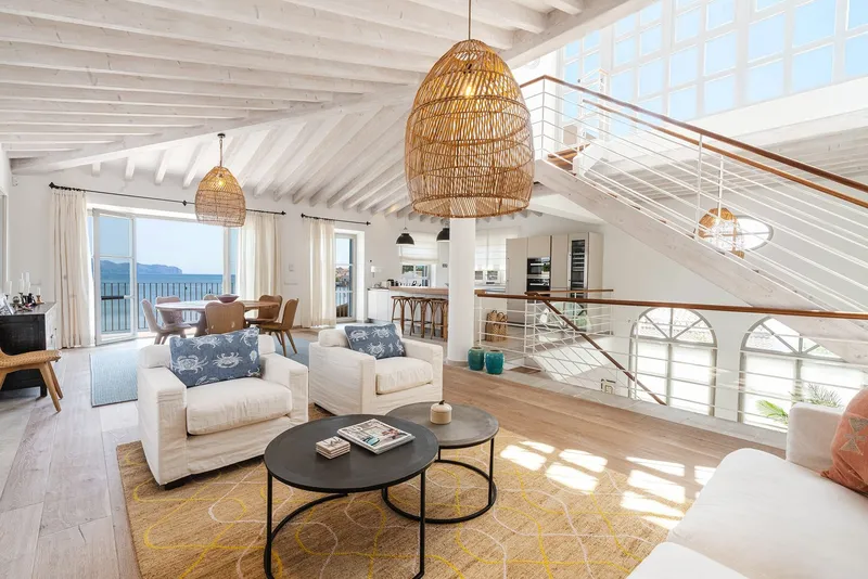 Sea front villa in Barcarés with direct sea access — photo 1