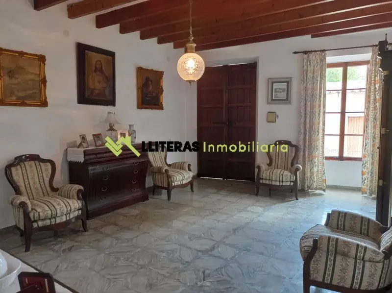We are pleased to present this beautiful village house with Mallorcan character and open views located in the town of Selva — photo 2