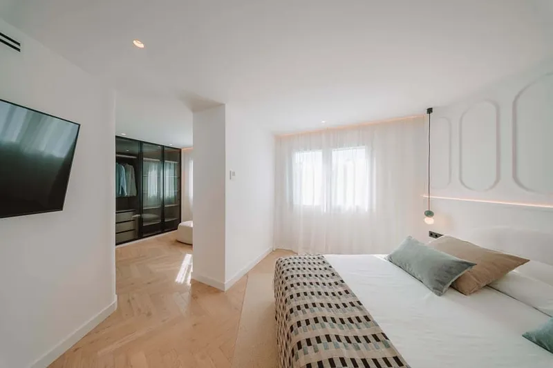 Design-Led Residence in Central Palma — photo 11