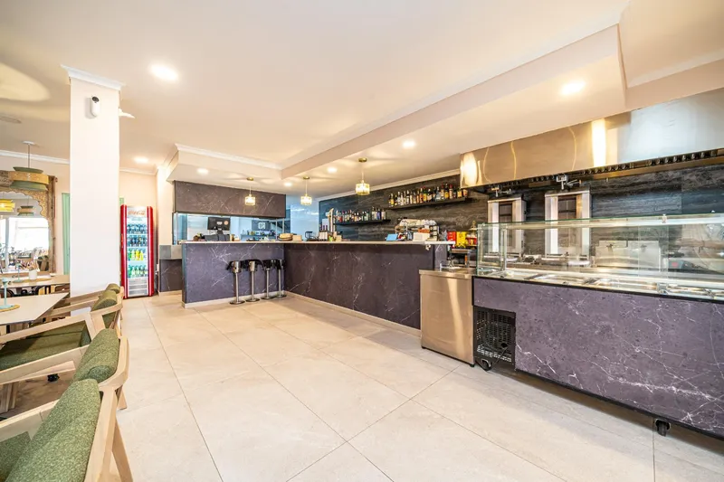 Transfer of renovated restaurant with license, extractor hood and terrace in Magaluf, Calvià — photo 10