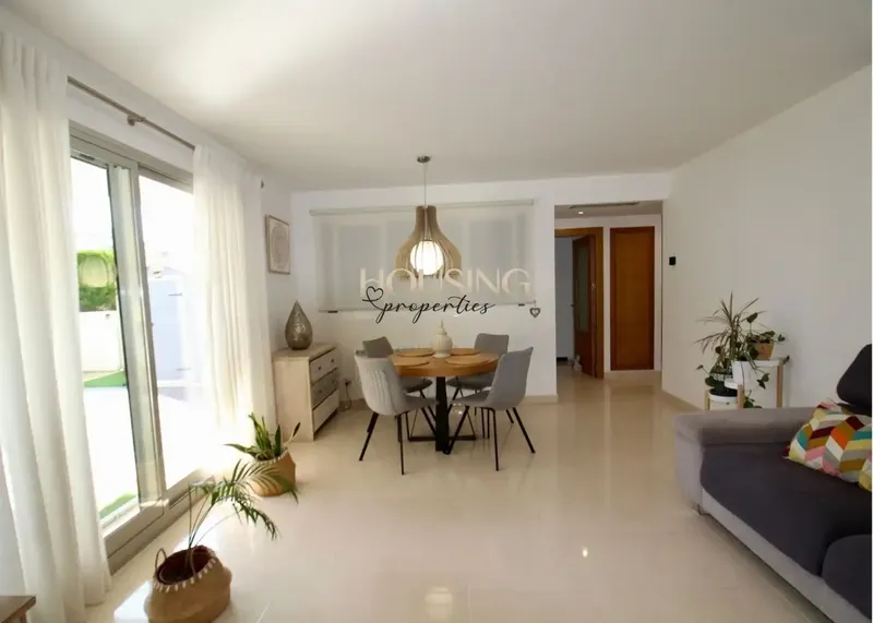 PLANTA BAJA CON TERRAZA Y JARDIN EN RESIDENCIAL CON PISCINAS — photo 8