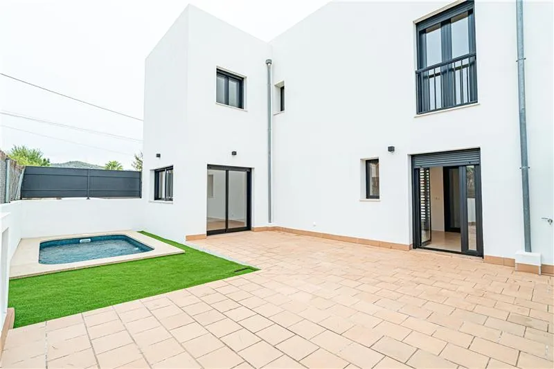 Townhouse with a private garden and pool in the Colegios neighborhood, on a lot of approximately 211 m2, — photo 1