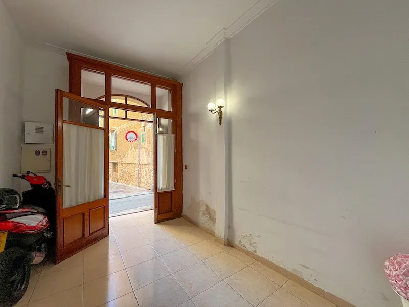 Townhouse to renovate in the center of Sóller — photo 1