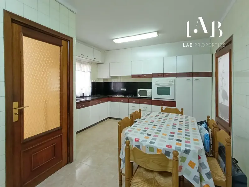We are pleased to present this spacious apartment in the heart of one of the most sought-after areas of Palma. It is characterized by its excellent — photo 9