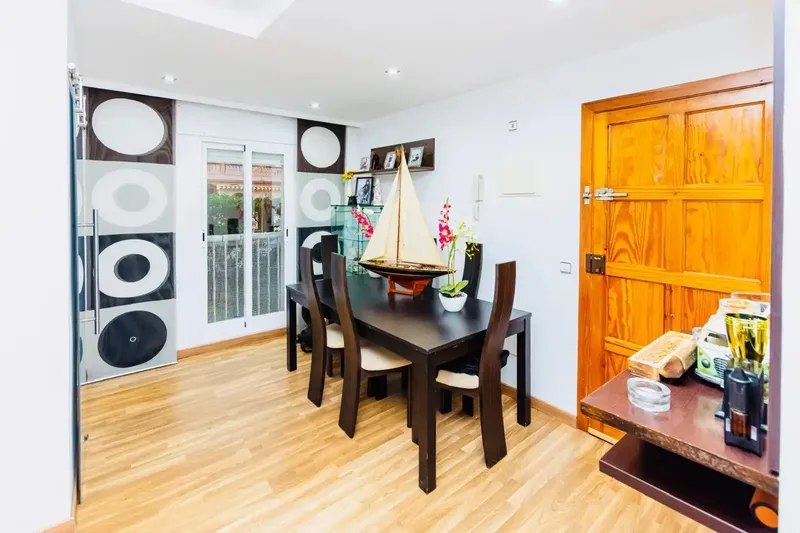 Discover this wonderful ground floor located in the quiet area of Son Ferrer (Calvià). With a built area of 83 m2 and fully — photo 1