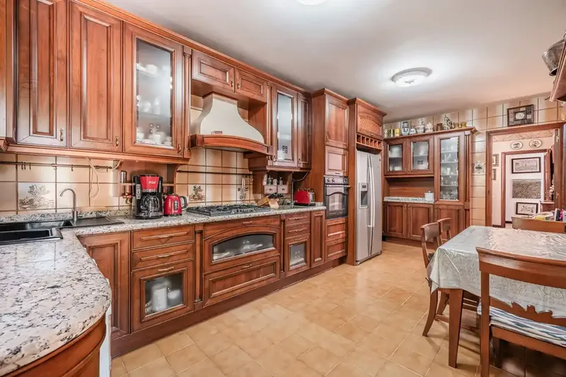 Located on a plot of 10,775 m² carefully landscaped, this exceptional south-facing country villa offers privacy, character — photo 7