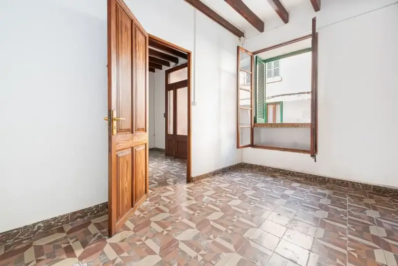 Charming Mallorcan village house for sale in Pollensa, located just a five-minute walk from the lively Plaza Mayor. — photo 7