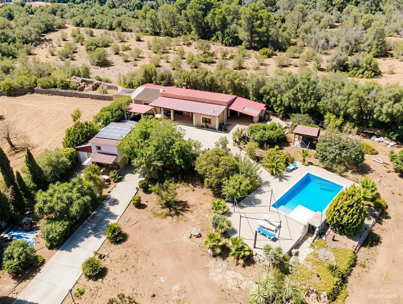 Exceptional finca near Algaida combining tranquility, privacy and Mediterranean lifestyle with a high level of — photo 3