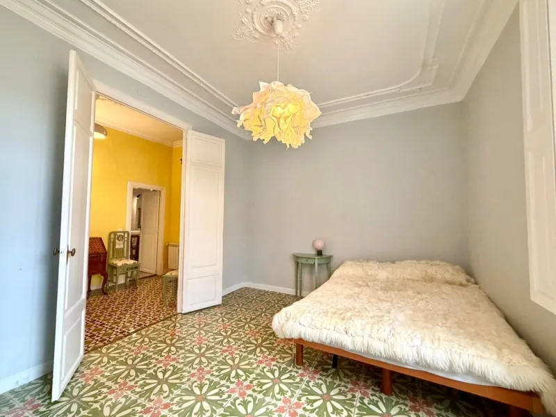 180 sqm Old Town apartment: four bedrooms, original tiles and beams, private terrace — photo 8