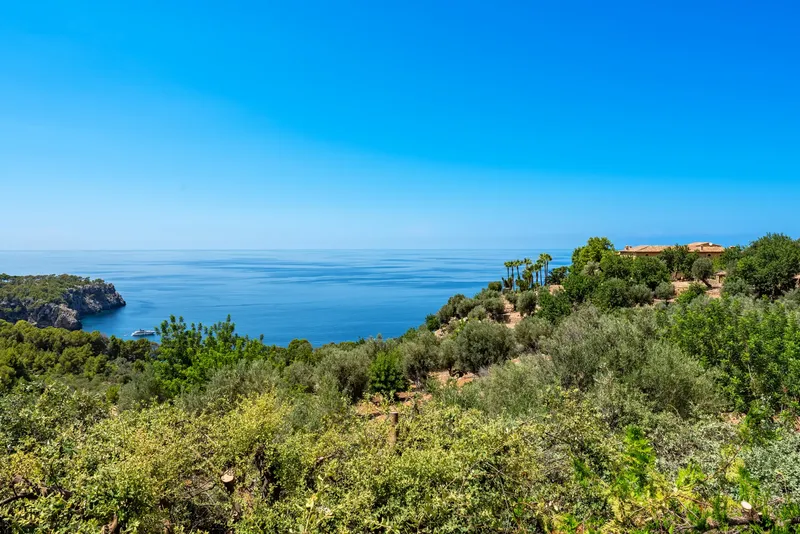 Property with sea views and great potential — photo 12