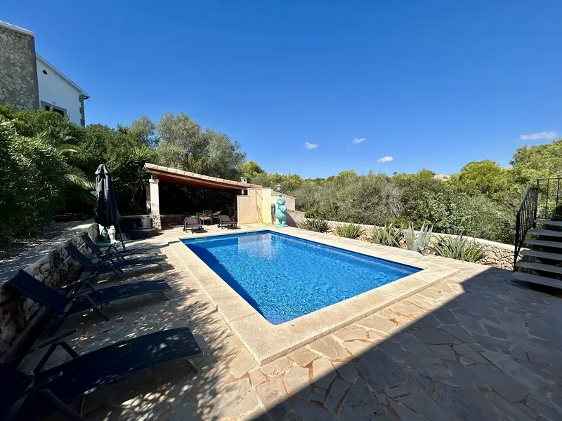 Villa con piscina y licencia de alquiler vacacional en Cala Santanyí, — photo 2