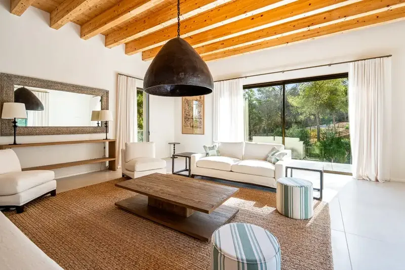 Esta villa de nueva construcción en venta en Cala Vinyes combina amplias proporciones, materiales cuidadosamente seleccionados y avanzadas s — photo 7