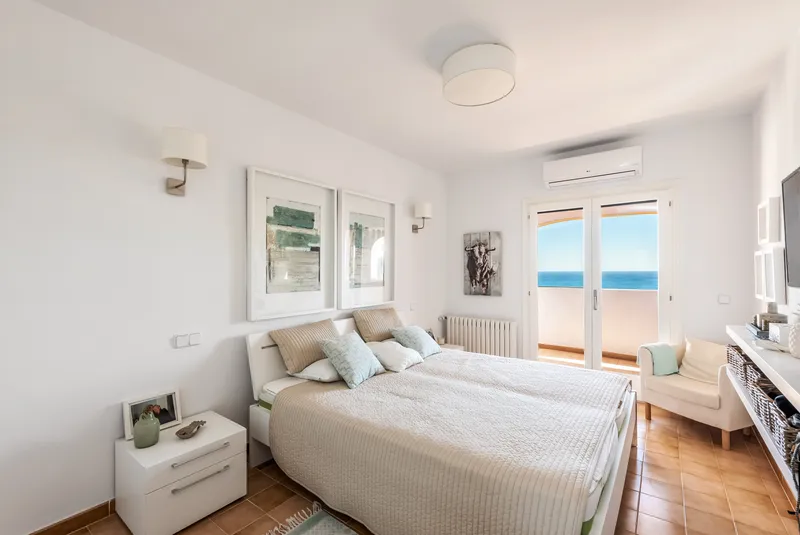 Spacious family chalet in a prime location with perfect sea views in Font de Sa Cala — photo 3