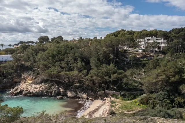 Coastal villa with direct sea access for sale in Sol de Mallorca, southwest Mallorca — photo 4