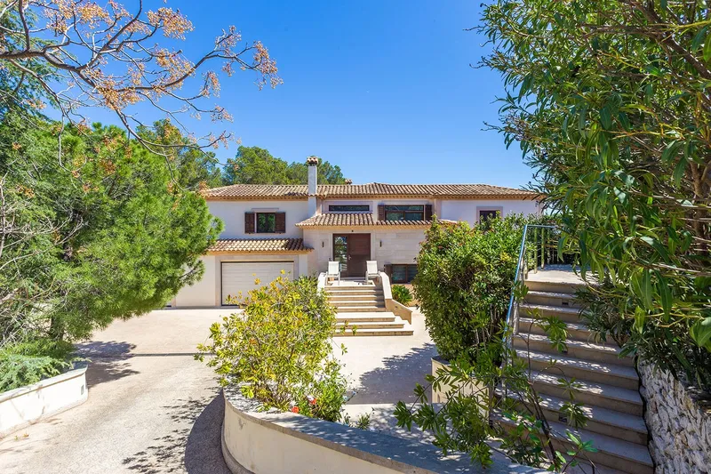 Fantastically located villa with tennis court and breathtaking views — photo 3