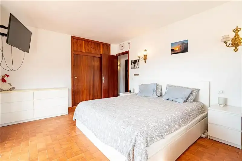 Penthouse with terraces and panoramic views, approx. 125 m², living-dining room, separate furnished and equipped kitchen, laundry room, 5 bedrooms — photo 10