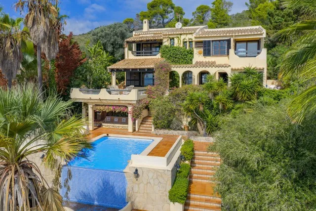 Charming villa for sale in Alcanada, Northeast Mallorca — photo 1