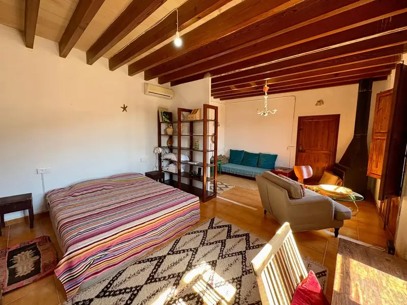 In the center of Andratx, this cozy penthouse is located in a Mallorcan house divided horizontally into two. — photo 9