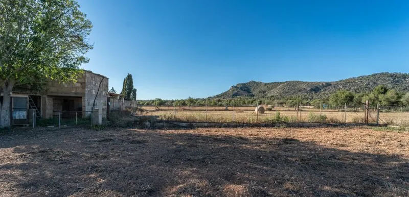 Rustic finca with its own well and mountain views in Llucmajor — photo 10
