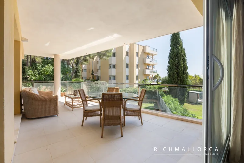 Spacious 4-bedroom apartment with terrace and sea views in Sol de Mallorca — photo 6