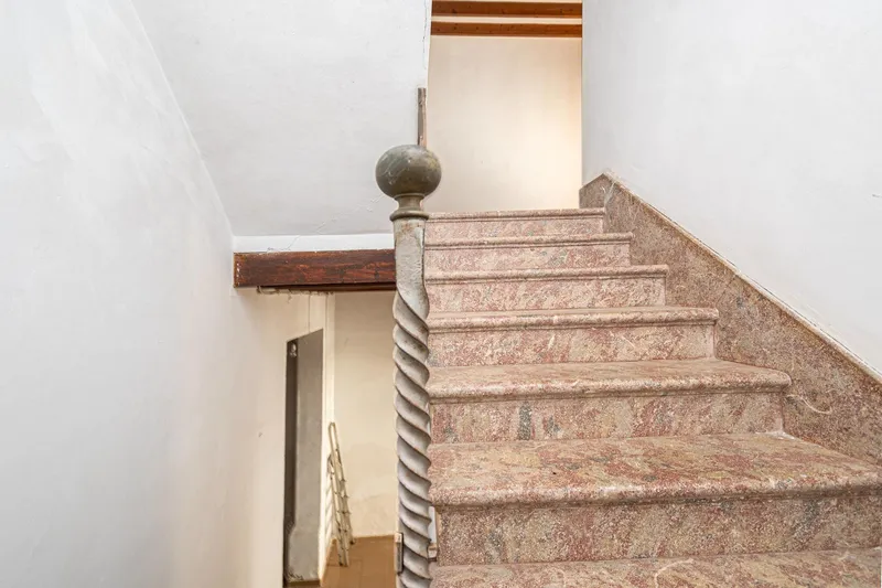 Village house in Sa Pobla with interior patio and parking area to renovate — photo 6