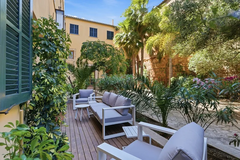 Charming property apartment for sale in La Calatrava with interior courtyard and good road access — photo 1