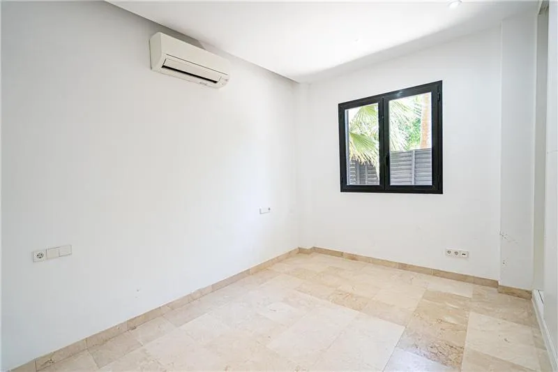 Ground floor flat with a terrace and garden, right on the beachfront with panoramic sea views — photo 5
