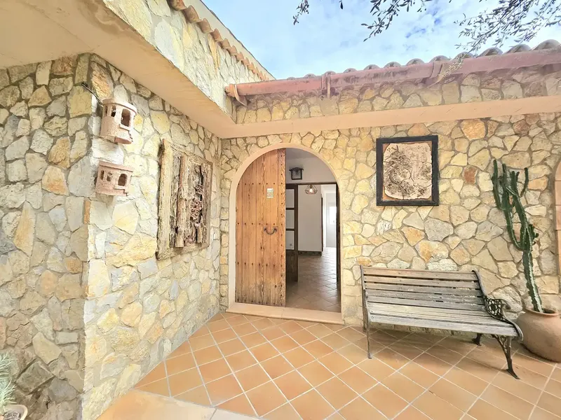 Discover the home of your dreams in the exclusive Sa Font Seca urbanization in Palmanyola! This magnificent detached house offers you a — photo 8