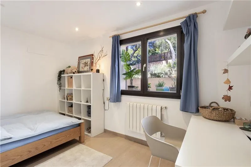 Single-family home with a pool on a lot of approximately 1,013 m², located about 2 minutes from the beach — photo 11