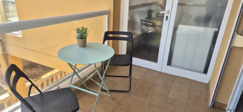 Private seller offers a very bright apartment of about 48 m² with southwest orientation in Son Ferrer. It is a first floor without elevator. — photo 12