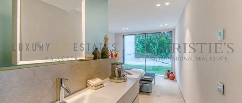 New construction luxury harbor view apartment in Palma de Mallorca — photo 12