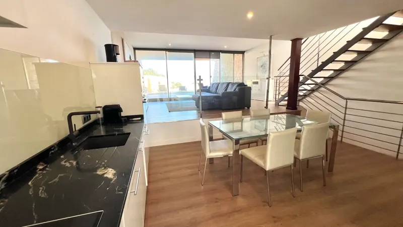 Welcome to your new home! This impressive luxury townhouse, located on a cliff on the first line of the sea, offers stunning views — photo 7