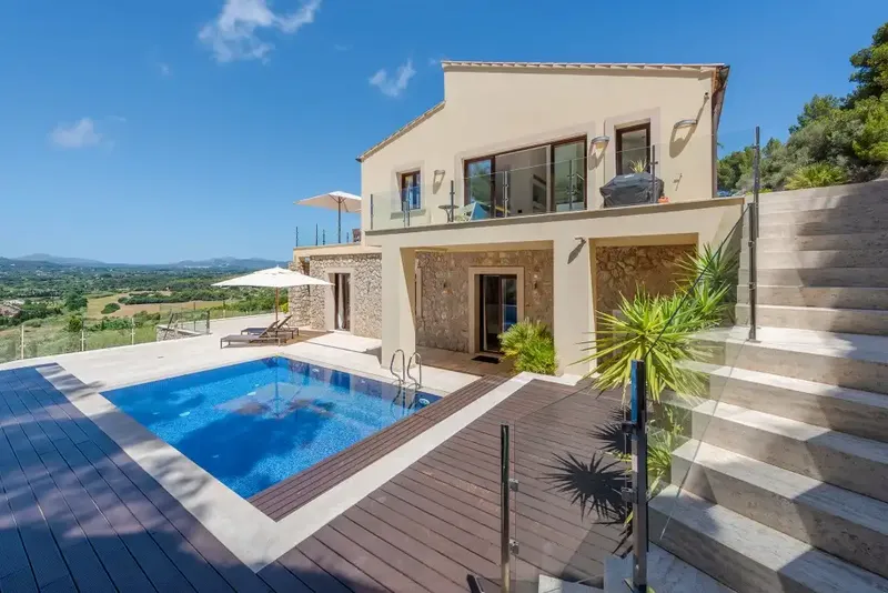 This spacious detached villa for sale in Canyamel is beautifully presented in a chic contemporary style with high ceilings — photo 3