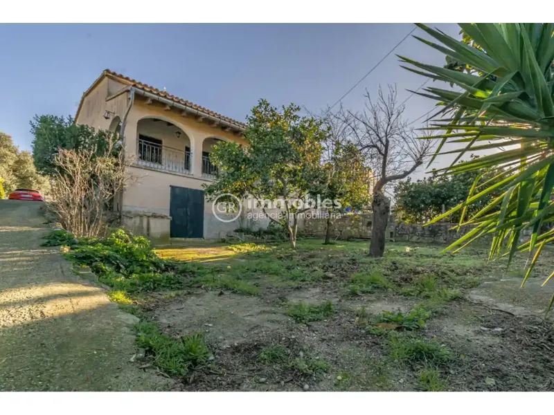 House on rustic estate with stunning views — photo 2