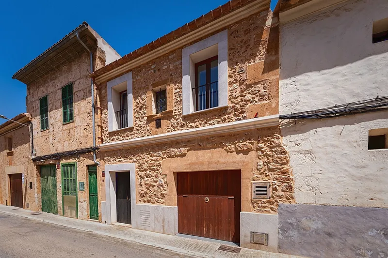 Historic townhouse in Campos - fully renovated with courtyard, pool and Jacuzzi — photo 1