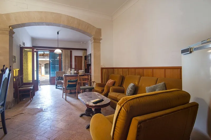 Townhouse with inner courtyard and independent apartment, Llucmajor — photo 10