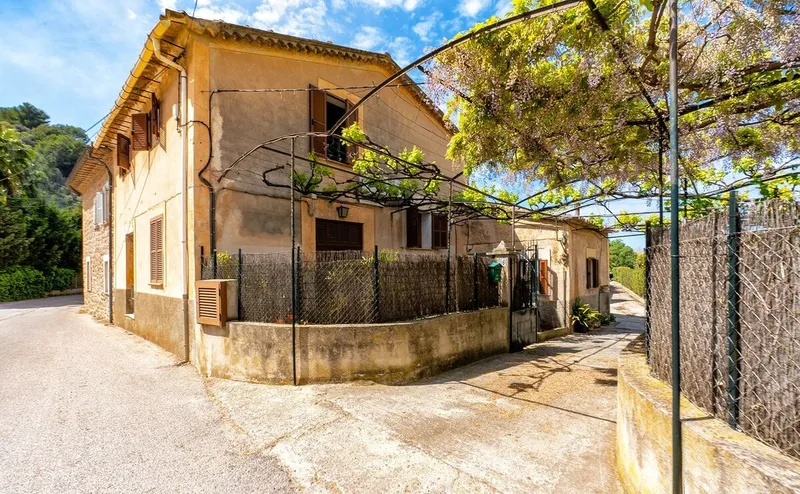 Rustic house with land near the beach — photo 2