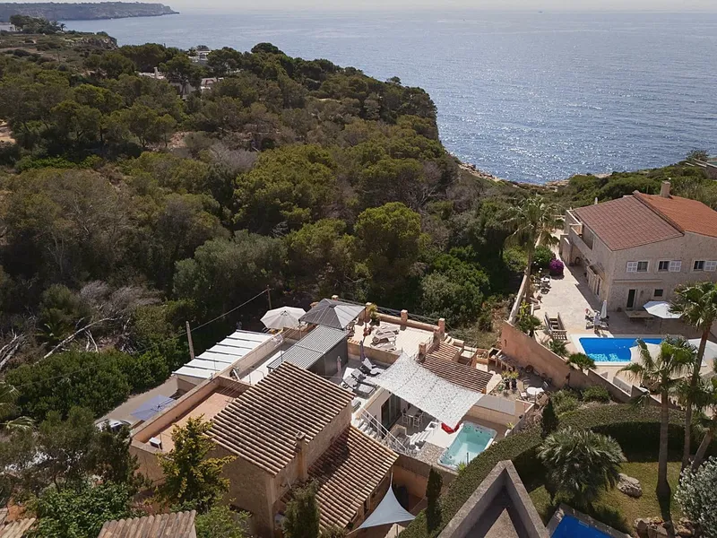 Sunny home with roof terrace, sea views and rental license in Cala Llombards — photo 3