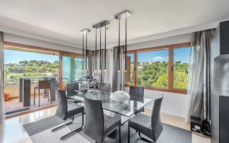 This bright apartment in Cas Catalá impresses with its spectacular sea views and is located on the 7th floor of a well-maintained residential complex — photo 7